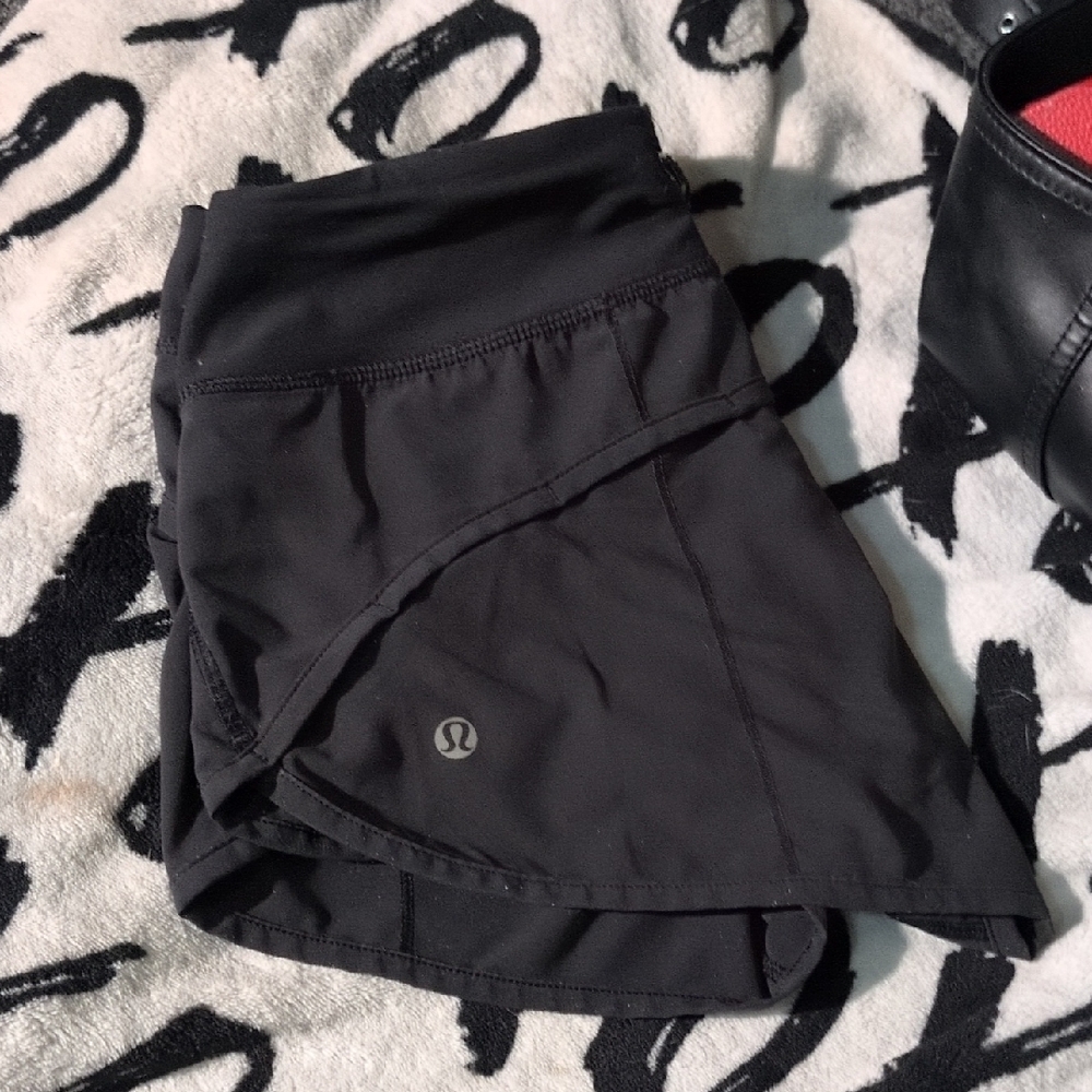 Lululemon Athletica Black Athletic Shorts Moisture-Wicking Comfort - Picture 3 of 5
